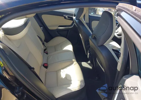 2013 Volvo S60 T5 z USA, uszkodzony, nr VIN YV1612FS9D1219044